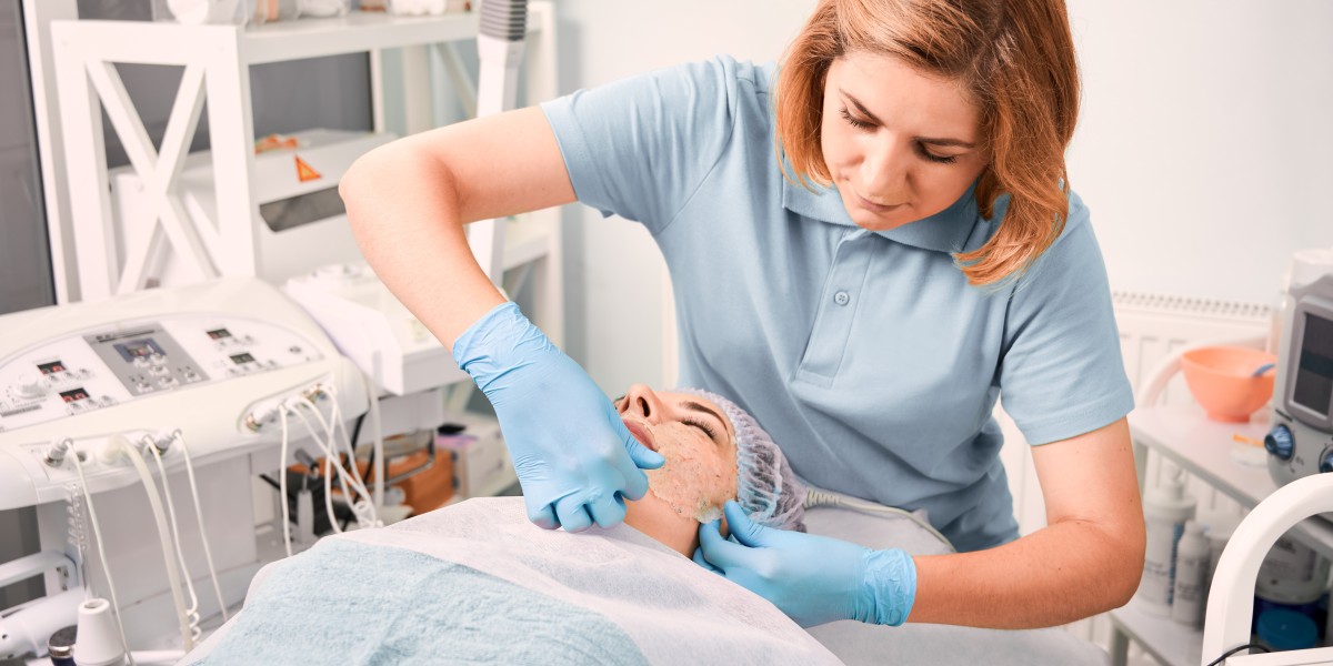 Unveiling Excellence: Experience Top-Quality Aesthetic Services in California at Aromance Life Institute
