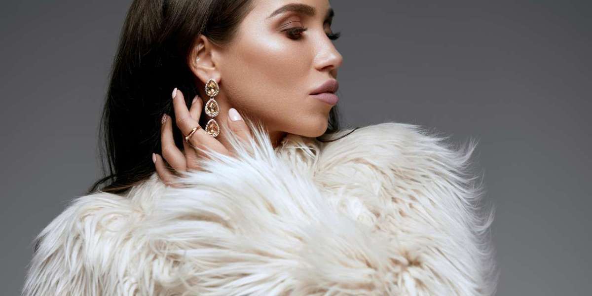 Timeless Enchantment: The Allure of Dancing Diamond Necklaces