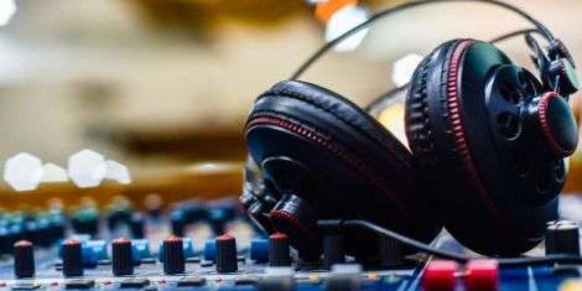 Looking For Professional Lesbian wedding Djs