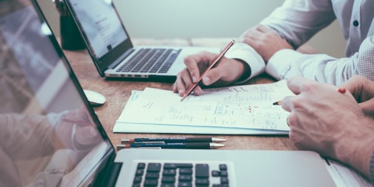 Navigating the Digital Wave: A Comprehensive Analysis of Marketing Techniques in Traditional Print and Digital Publishin