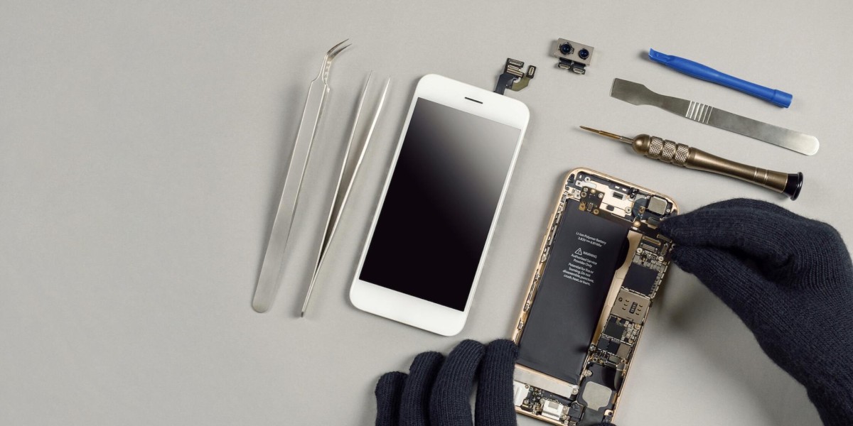 Common Issues and Quick Fixes: Navigating the Nearest Cell Phone Repair Shop