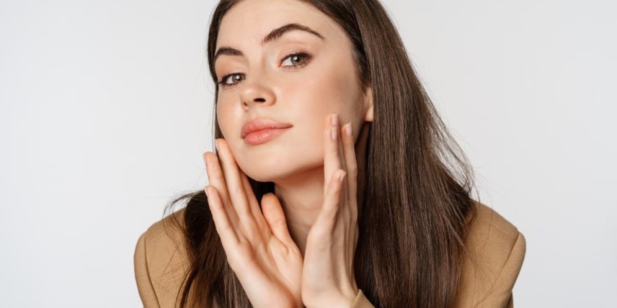 Glow Getter: The Ultimate Guide to Choosing a Top Vitamin C Serum for Face