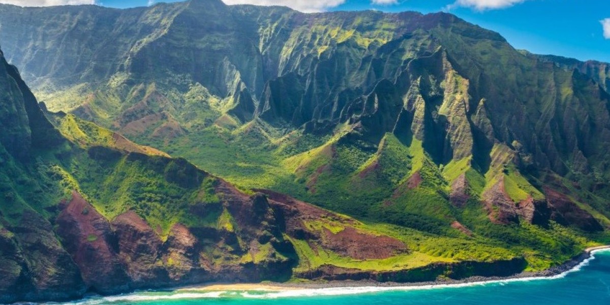 Explore the Top 5 Black Sand Beaches in Hawaii