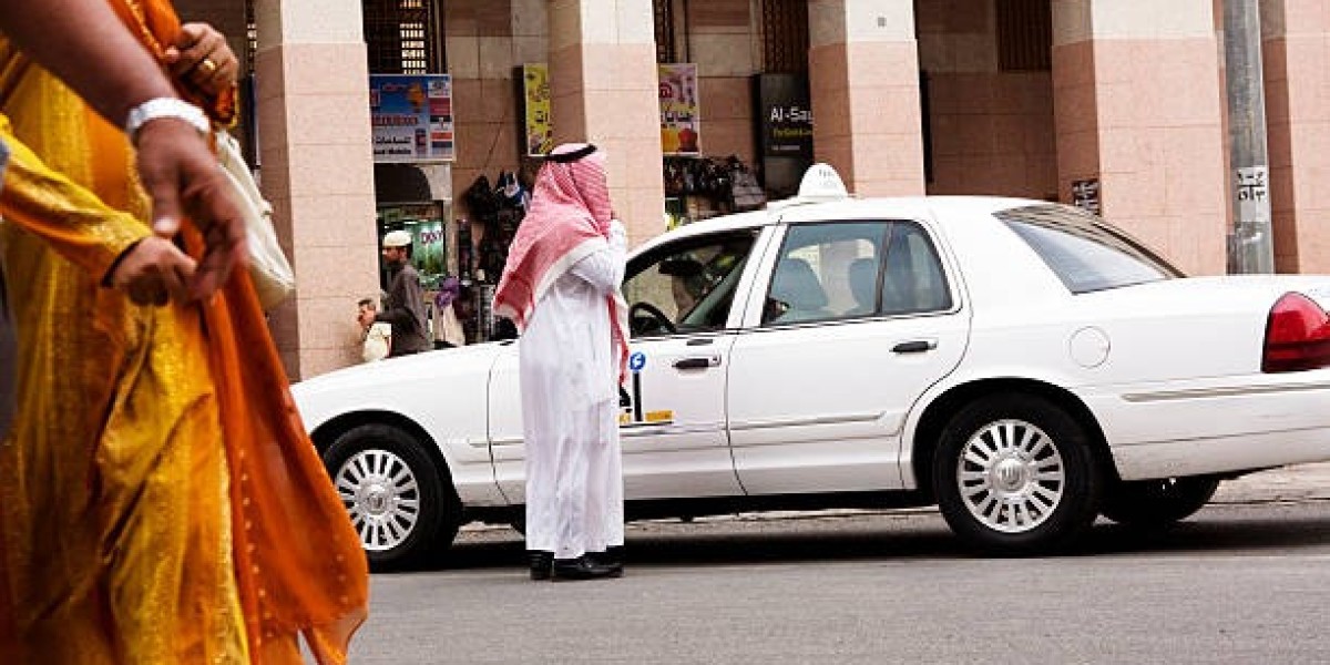 Journeying with Ease - Insider Tips for Jeddah to Makkah Taxi Commuters
