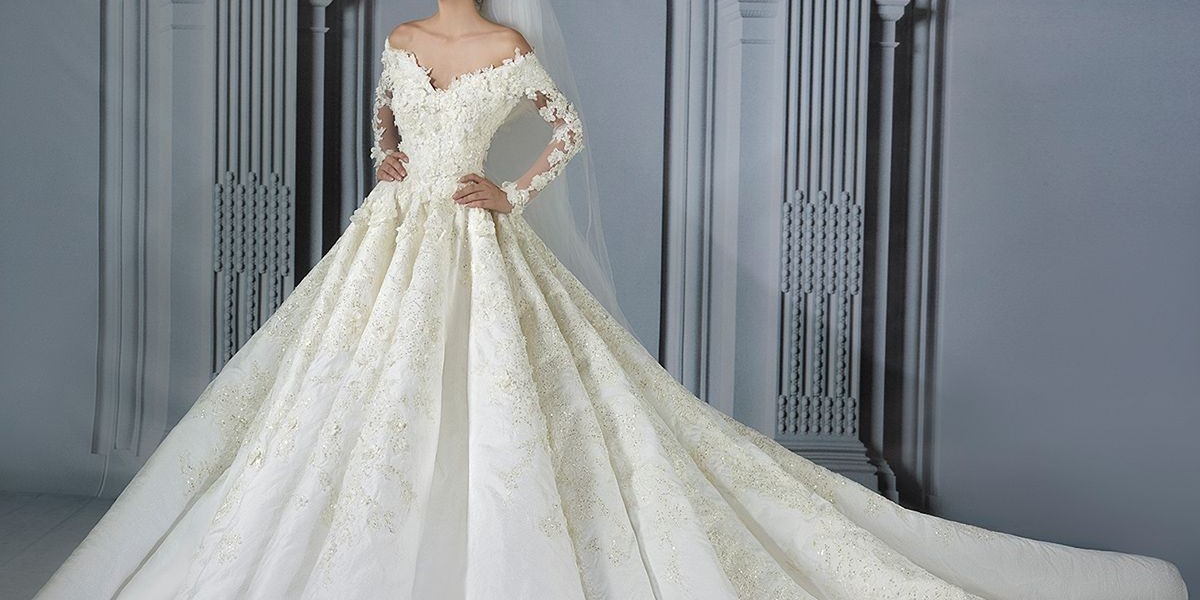 "Fashionable Futures: Trends and Forecasts in Dress Design"