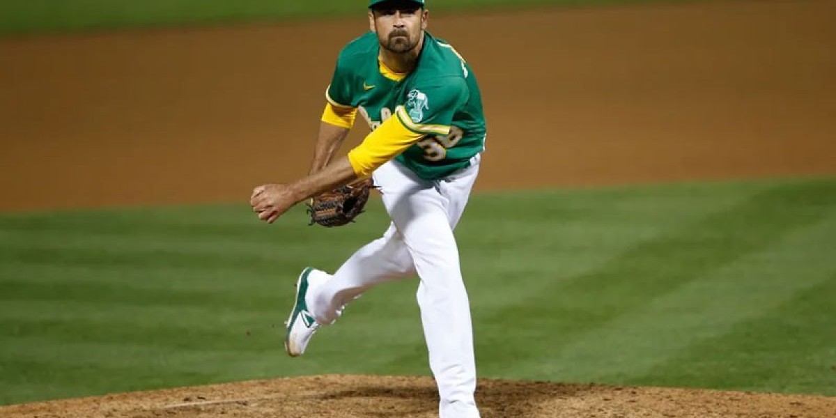 A's hold off late rise to defeat Diamondbacks