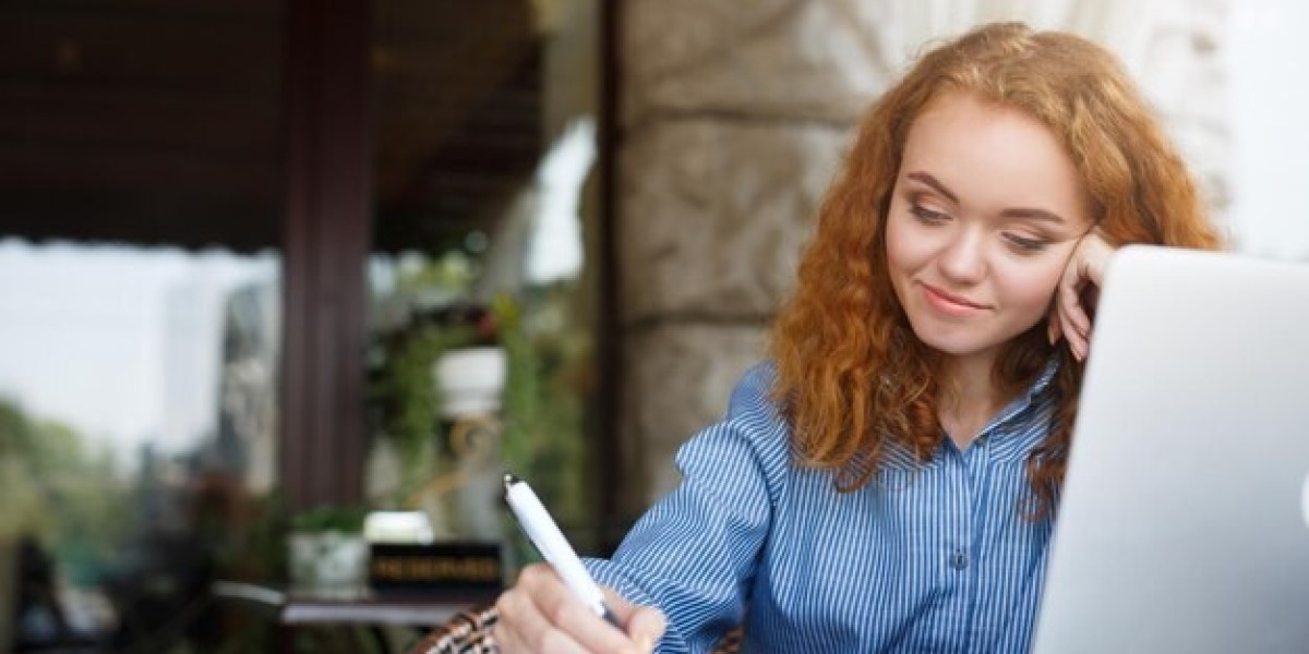 Top Benefits of Custom Essay Writers
