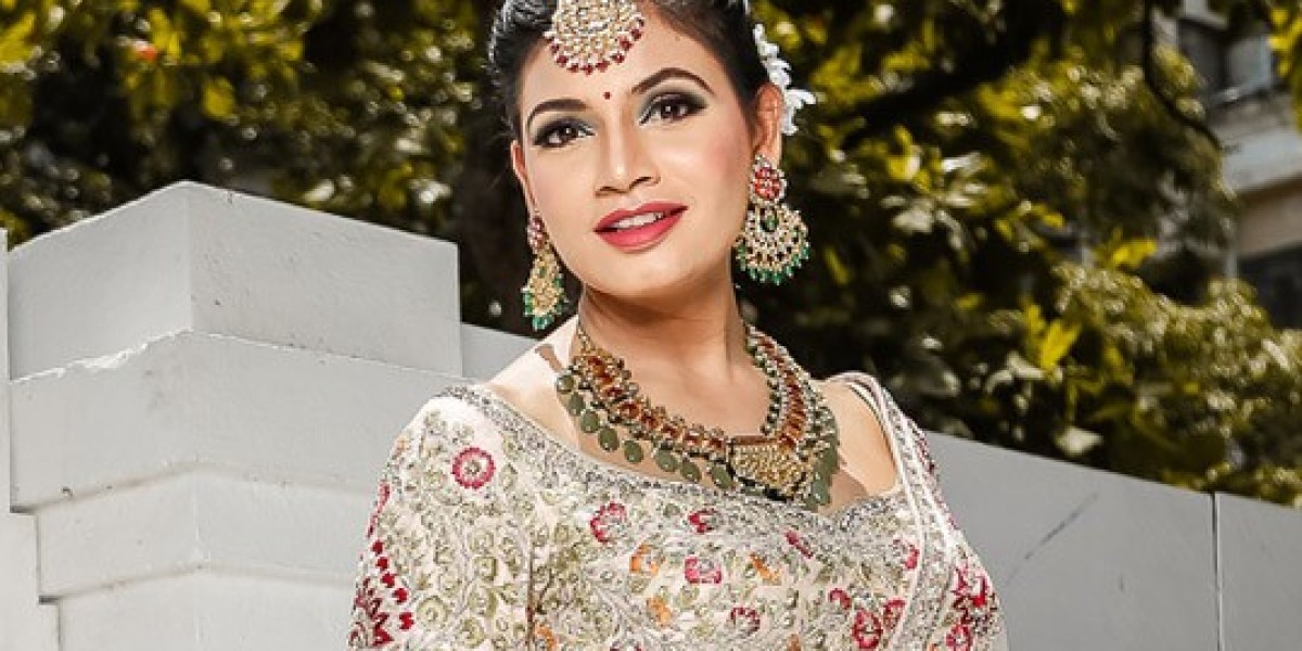 Confidence in Every Step: Bridal Makeup Services in Mumbai