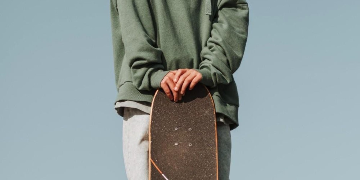 The Timeless Appeal of Stüssy Jackets: A Closer Look at the Stüssy 8 Ball and Zip-Up Styles