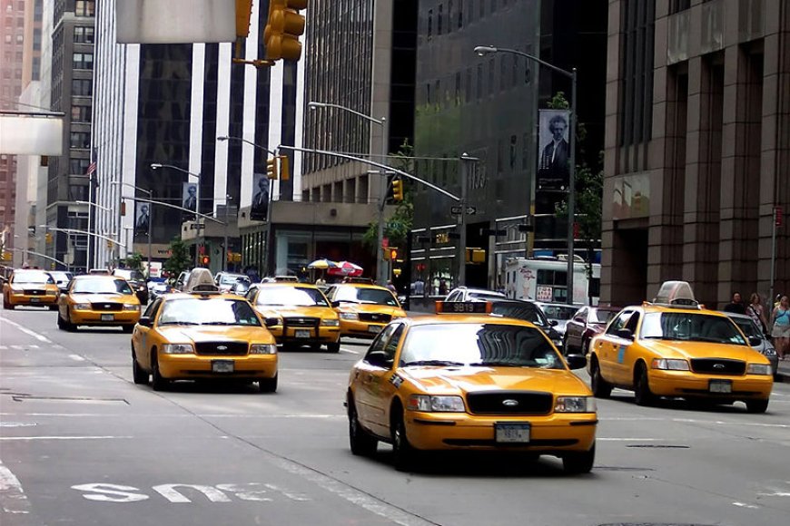6 Red Flags to Watch Out for When Booking a Luxury Car Rental Service - LoudHelp - Social Blog