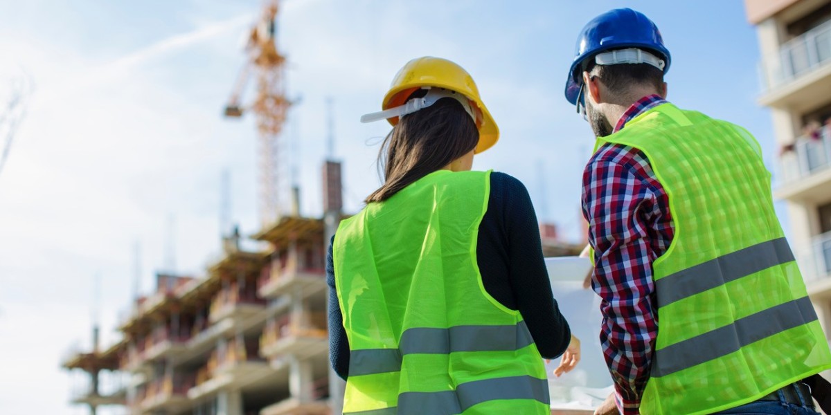 Ensuring Safe Use of Industrial Insulated Tools for Electrical Work with NEBOSH Course
