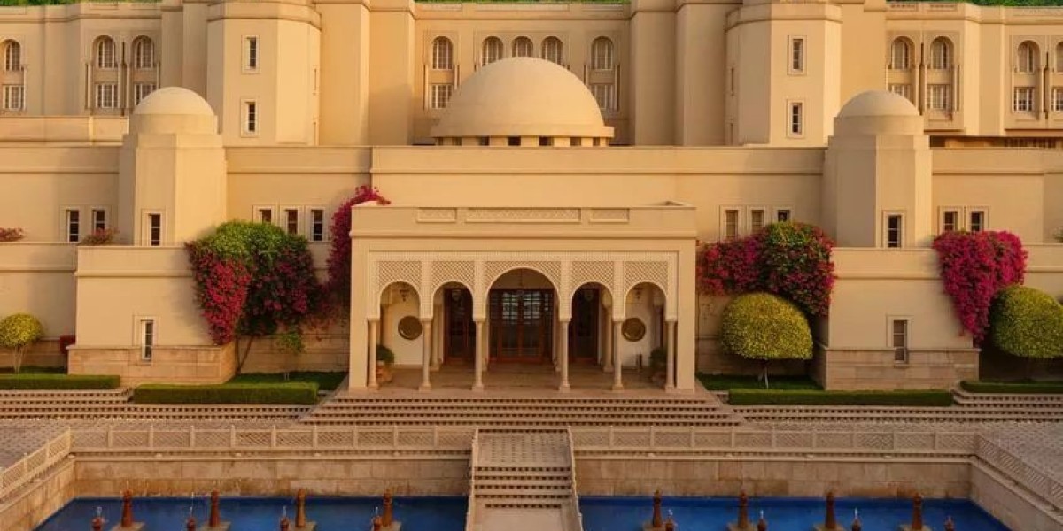 Why Book the Best Hotels in Agra in Advance?