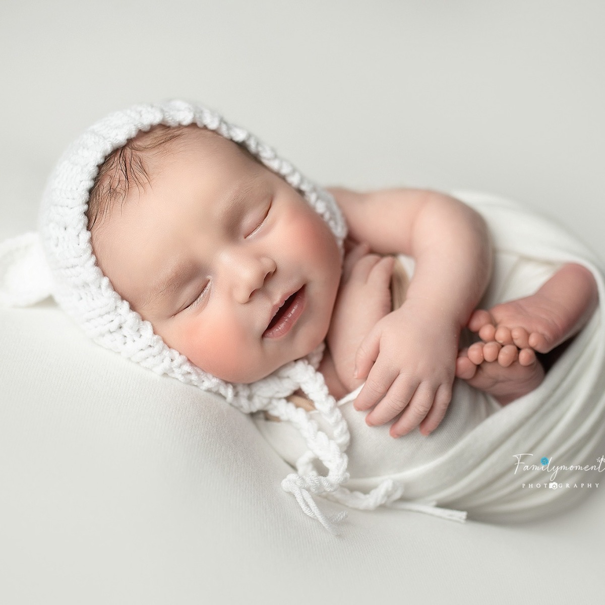 Launches New Lifestyle Newborn and Baby Photography Services in Houston, TX – Familymoment Photography | Familymomentphotography.com