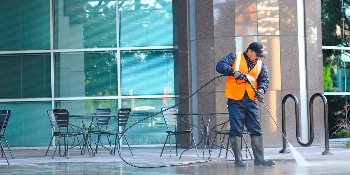 What are the Benefits of Hiring Professional Landscaping Services?