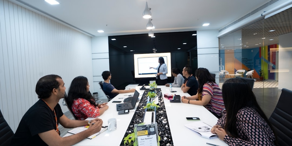 PR Agencies vs. In-House PR Teams: The Ultimate Growth Accelerator