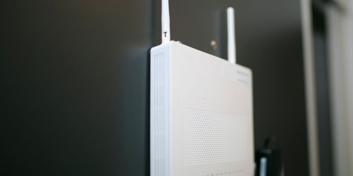 Reset the Linksys Extender to guarantee a reliable WiFi connection.