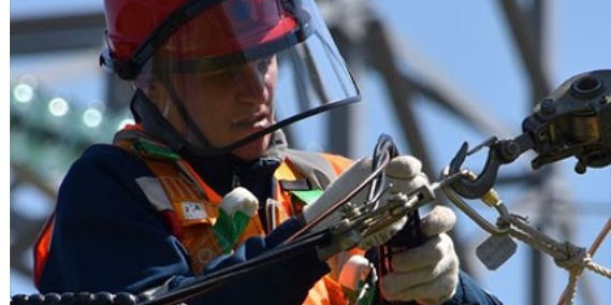 Factors to Consider When Selecting a Qualified Electrician for Your Assignment