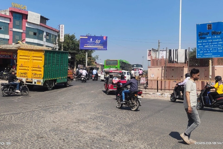 Unipole Advertising in Dabri Mor | Premium Outdoor Advertising