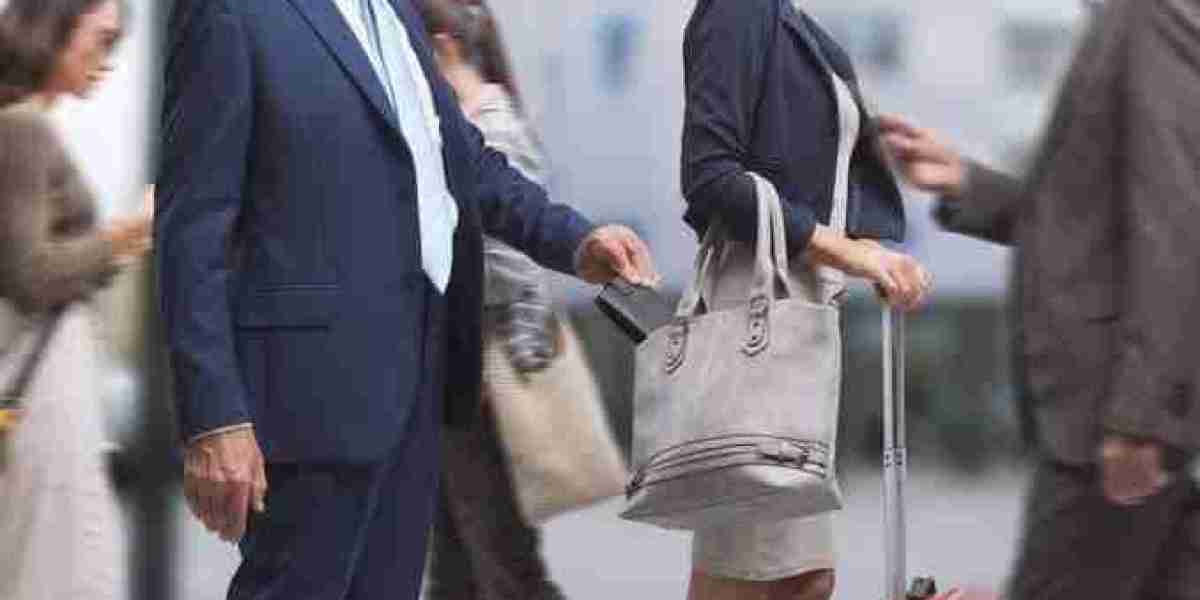 Top Tourist Scams in the United Kingdom & Tips to Protect Your Money While Traveling Abroad