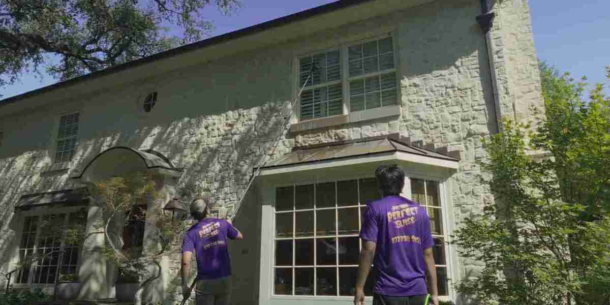 Commercial Window Cleaning in Fort Worth: Keep Your Business Looking Professional